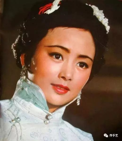 听过“塑身衣”，听过“塑脸领​”吗？民国显瘦第一神器