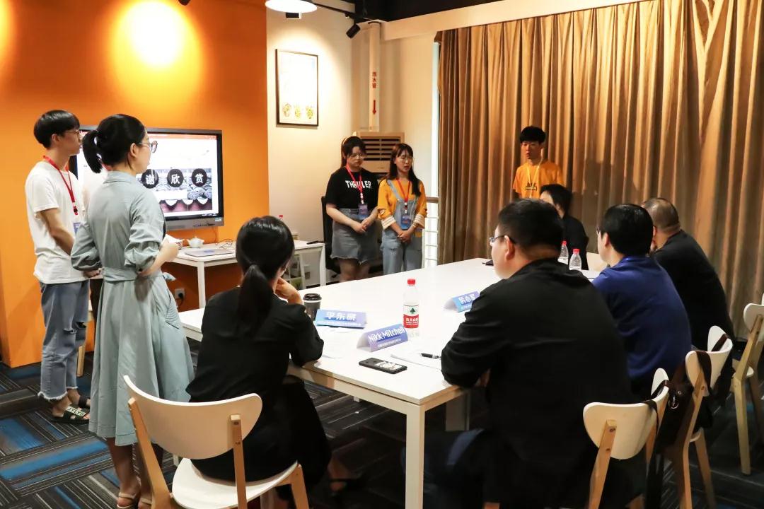 当“虚无缥缈”的VR/AR遇上“穷追不舍”的浙*青江**年,会擦出怎样的火花?