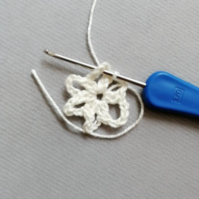 蕾丝钩杯垫,钩杯垫的长绒线多少钱1斤