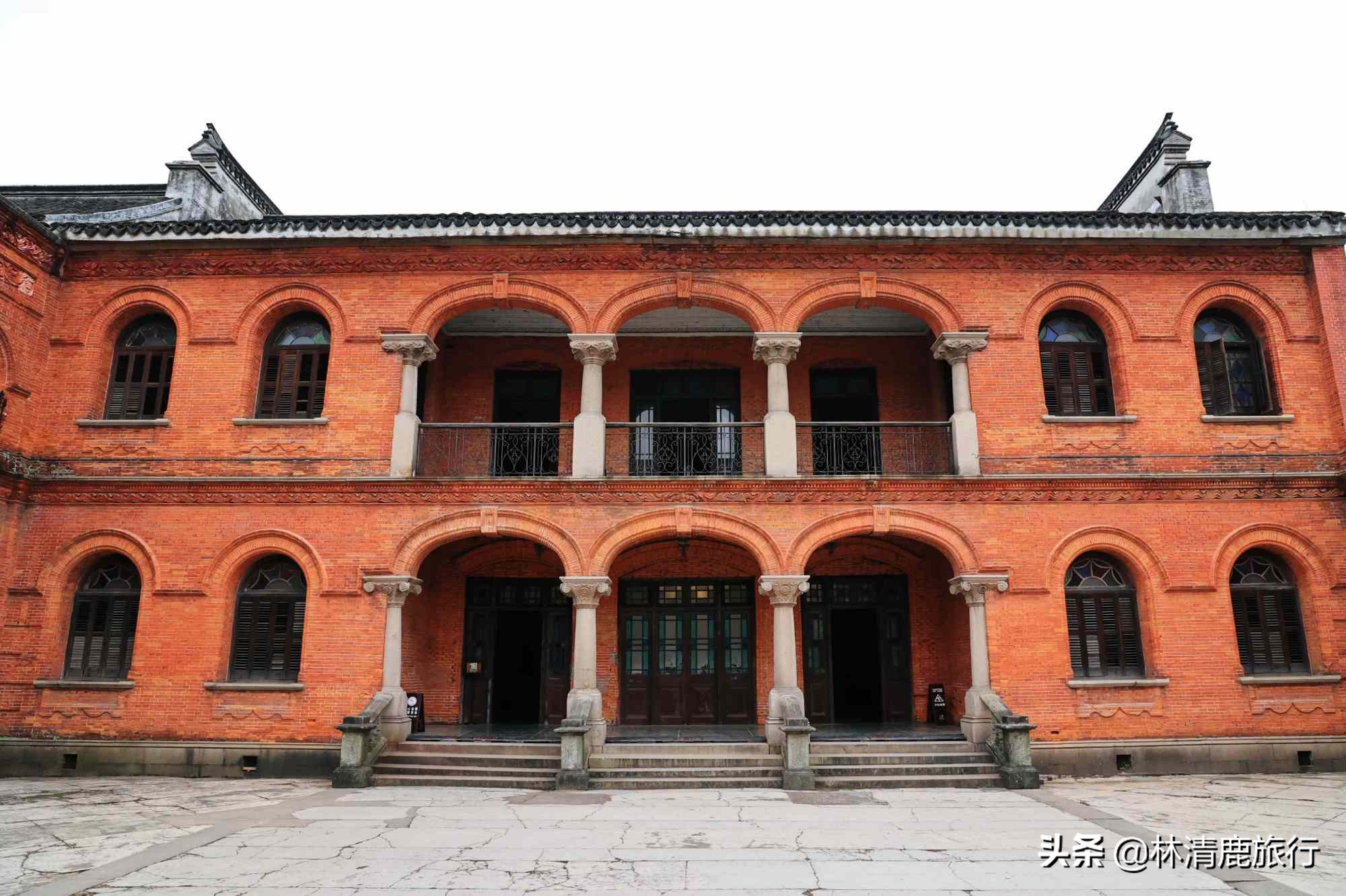 娓呮湯鏈夊悕鐨勫瘜浜屼唬,鏄庢竻缃戠孩寤虹瓚