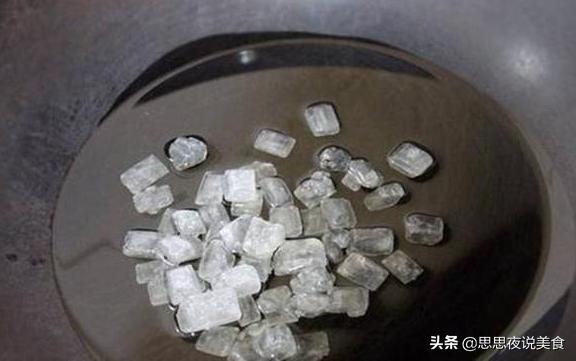 炒糖色不发苦的秘诀,炒糖色用水最正确的方法