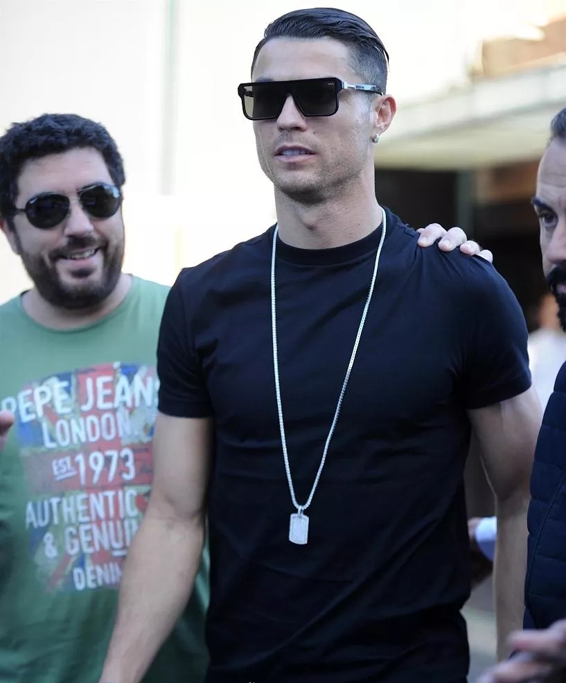 c罗带乔治娜提劳斯莱斯,c罗带乔治娜去旅游