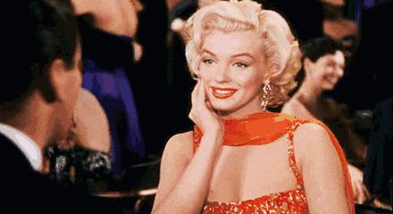 今年秋冬最火的3款卷发秒变仙女,适合30-35岁女性的卷发造型推荐