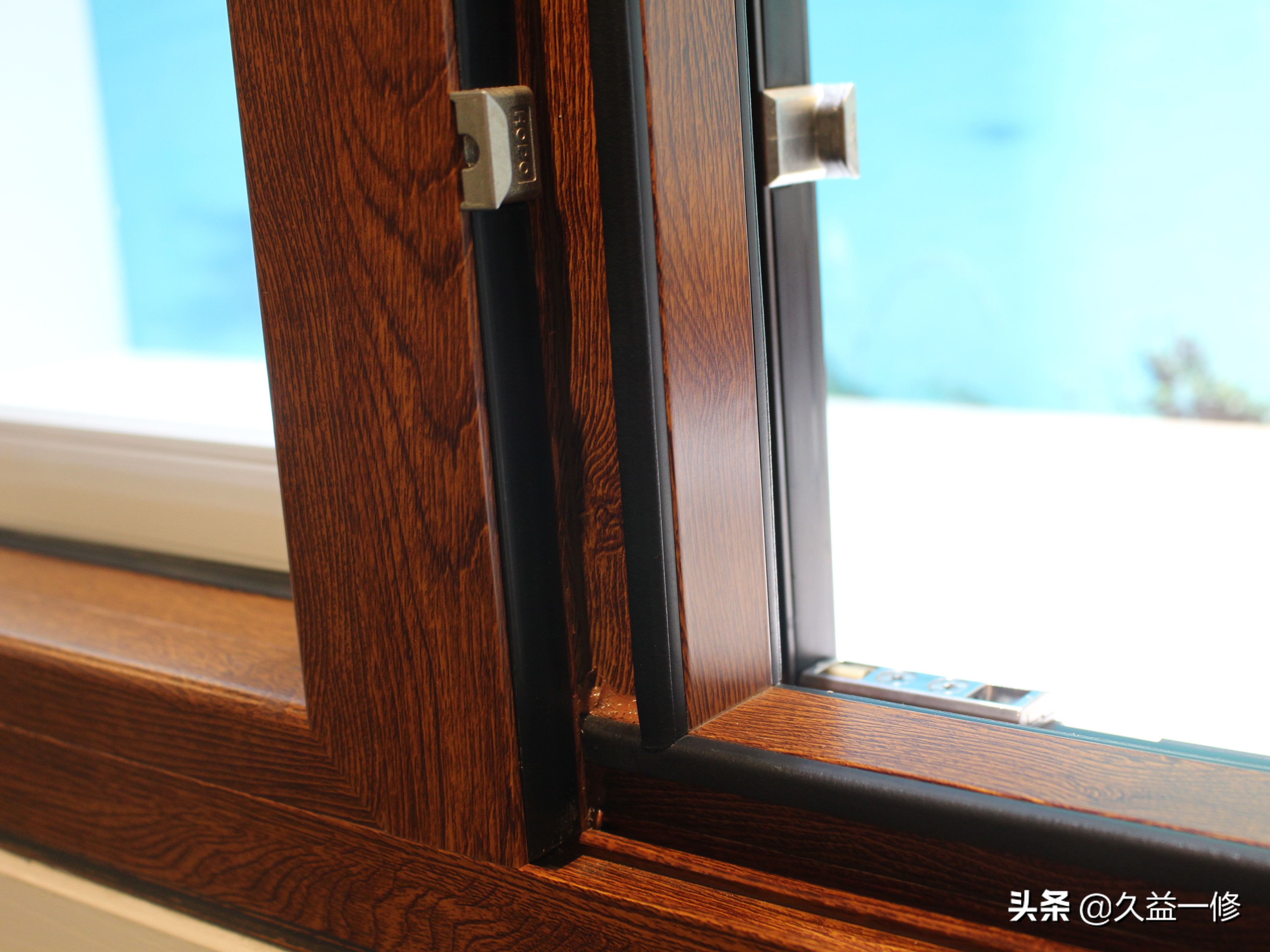 推拉窗倒灌漏水补救方案,推拉窗与墙体结合部漏水怎么处理