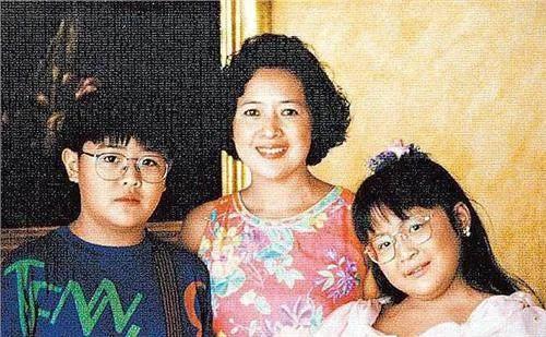 夹在贾琏和凤姐之间的人,夹在男人中间的女人