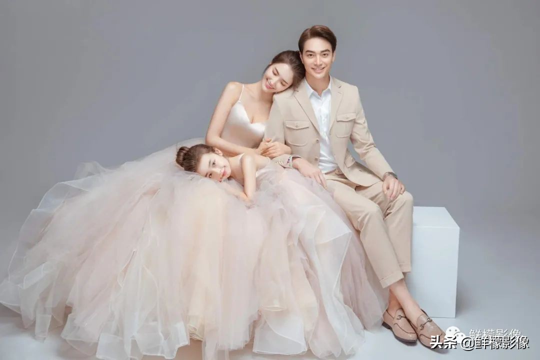 新春全家福拍摄技巧,全家福新年拍照姿势推荐