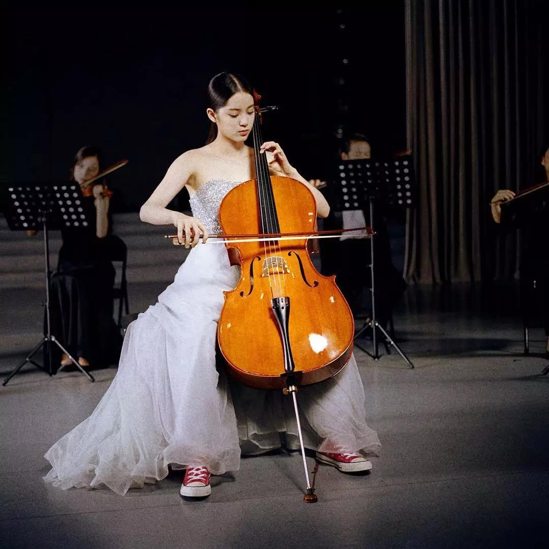 欧阳娜娜匡威onestar,欧阳娜娜匡威帆布鞋黑