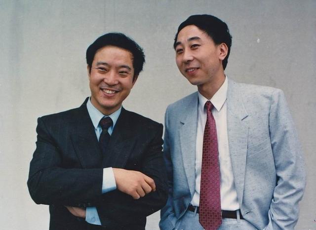 2000年春节联欢晚会牛群冯巩相声,牛群冯巩经典相声都是椅子惹的祸