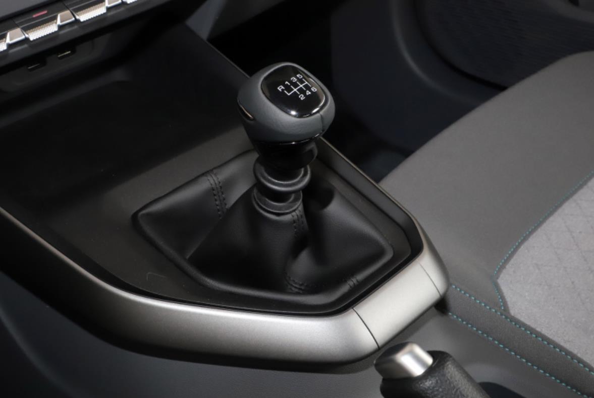 同重量的轿车和suv哪个省油,15万买强实力家用车买这4款准没错