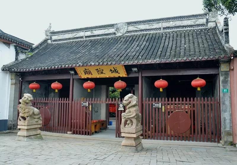 朱家角古镇和新场古镇哪个大一点,新场古镇和朱家角哪里好吃的多