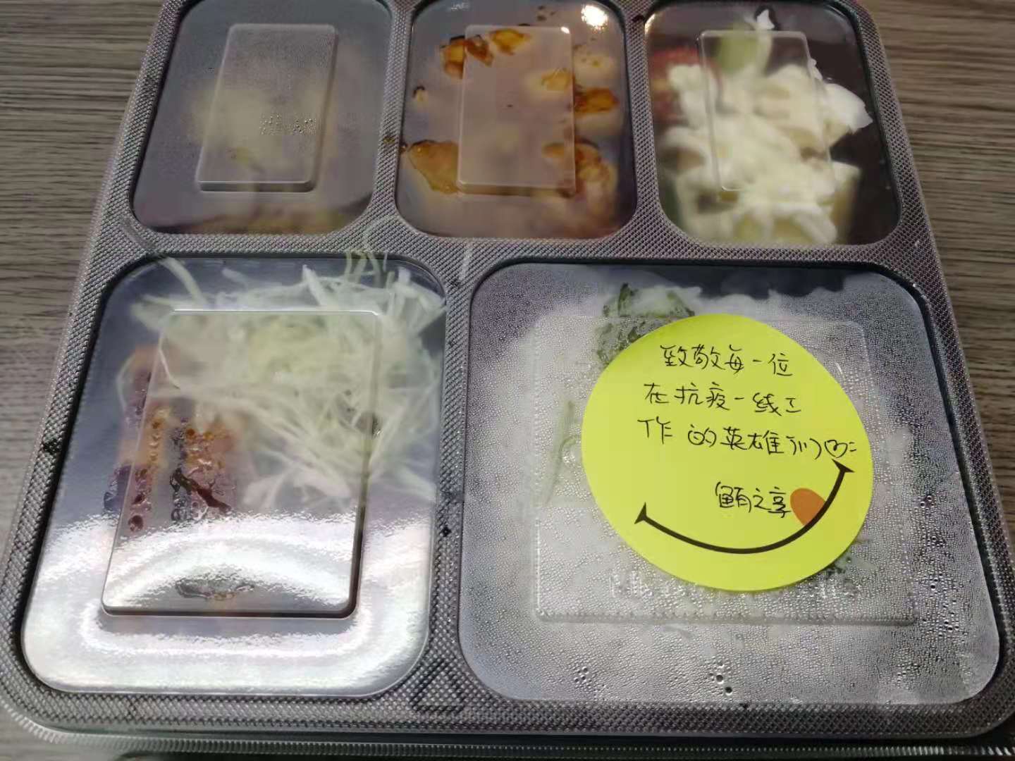 区街新闻|70多幅照片记录世茂滨江社区辖内志愿者,南京感谢你们