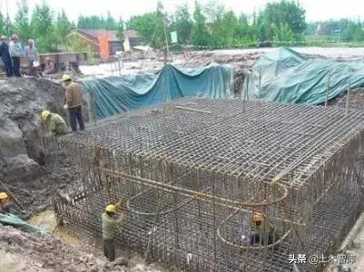 混凝土楼板开裂原因和处理方法,混凝土道路开裂原因及处理方法