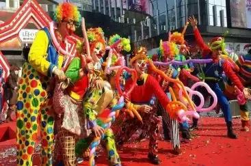 网红玩七彩滑道,广东彩虹滑道网红游乐