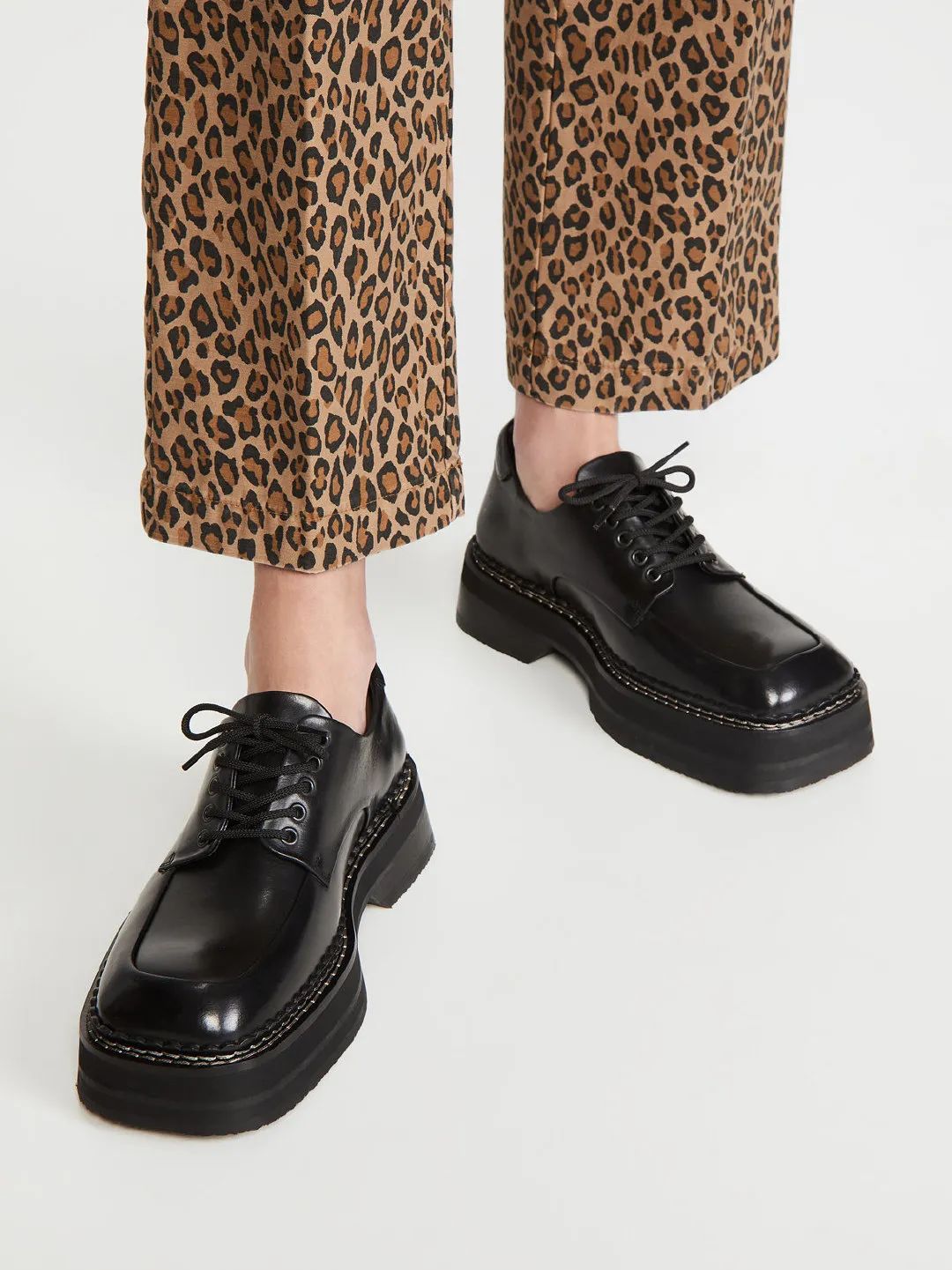 秋季小白鞋百搭款,潮流百搭小白鞋舒适不累脚的皮鞋