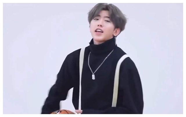 打篮球梗对蔡徐坤造成了什么影响,蔡徐坤回应篮球梗是真的吗