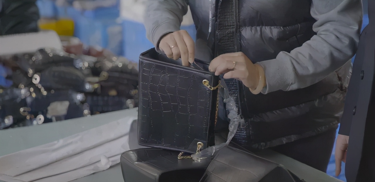 香奈儿都颤抖？这个河北小镇靠山寨横扫百亿箱包市场