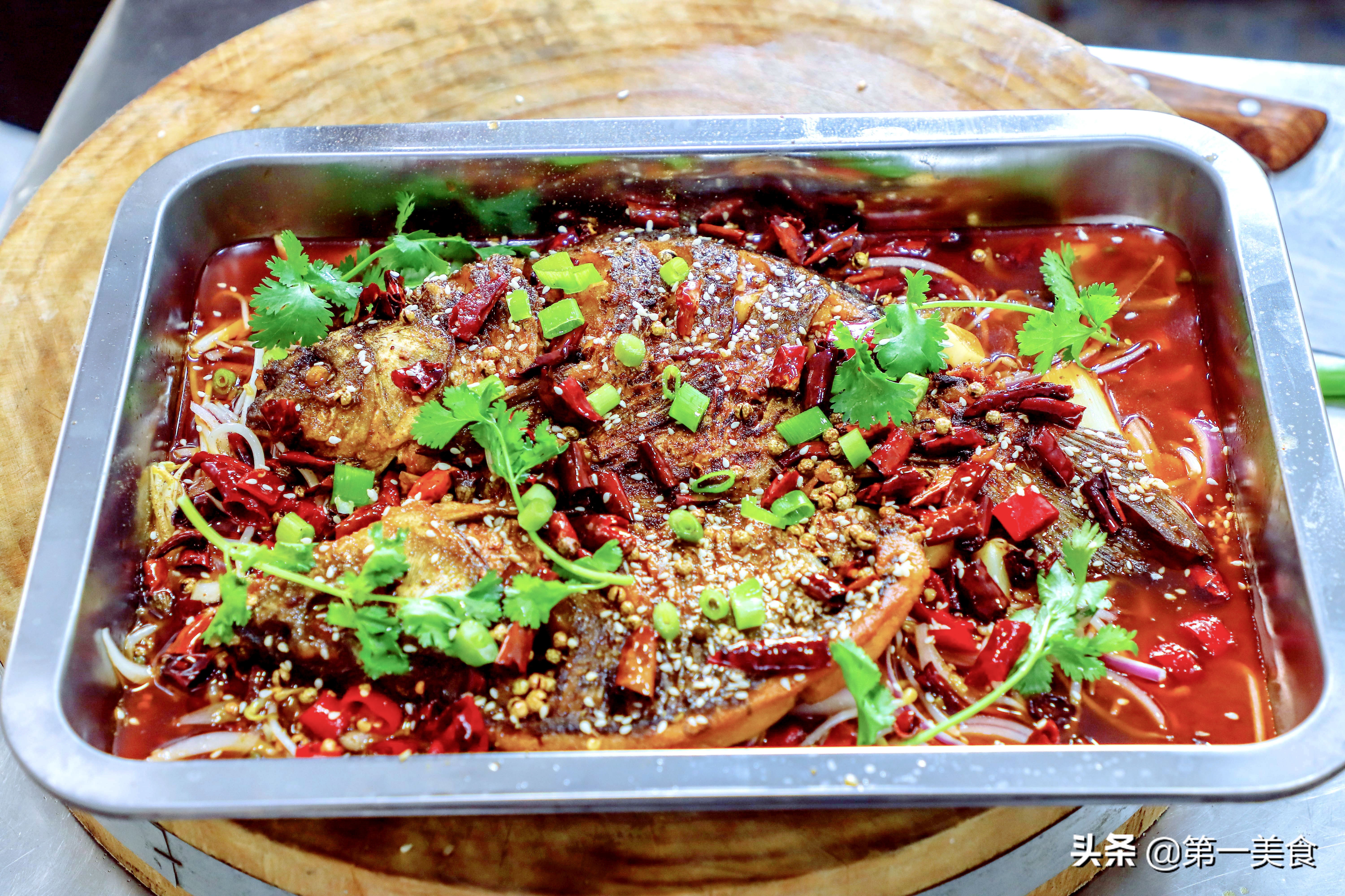 厨师长烤鱼的家常做法,厨师长教你做烤鱼第一集