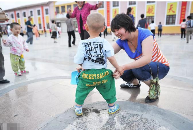 宝宝不习惯坐马桶有啥解决办法,宝宝不爱用小马桶怎么办