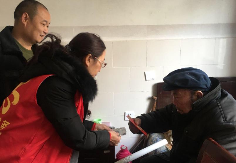 农村五保户土地收回分给孩子吗,五保户宅基地村里收回可以买吗