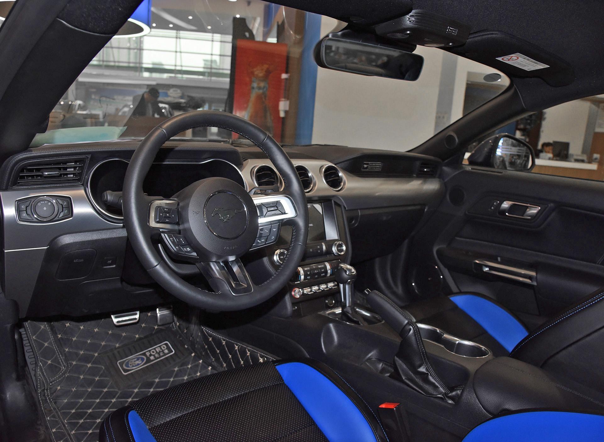 福特野马跟宝马4系外观对比,福特野马和宝马2系哪个好撩妹