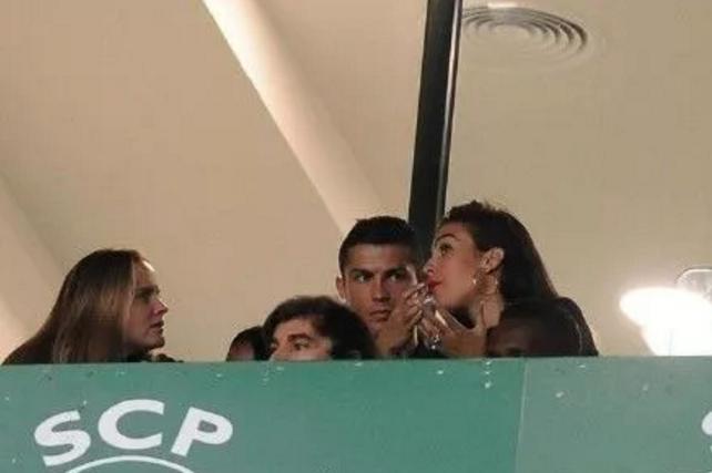 c罗带乔治娜戒指,c罗送乔治娜多少戒指