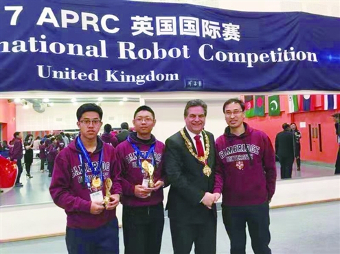 守正育新人丹心铸师魂心得体会,红心向党守初心党徽闪耀铸师魂