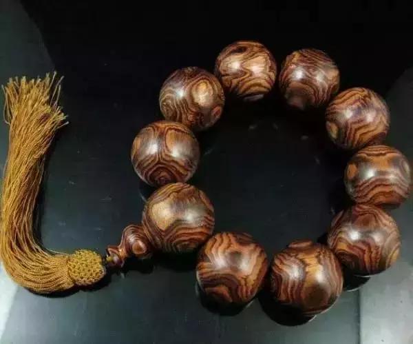 小叶紫檀和沉香手串哪个贵,沉香黄花梨小叶紫檀的手串多少钱