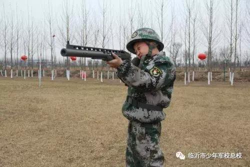 少儿军事夏令营暑假班,军事夏令营助力孩子们实现蜕变