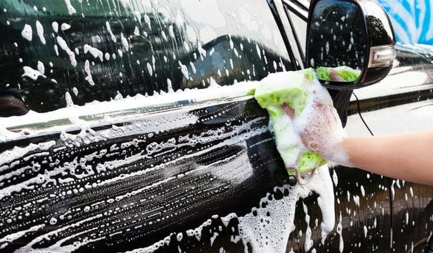 汽车车漆脏了擦不掉怎么办,汽车车漆沾满油该怎么处理