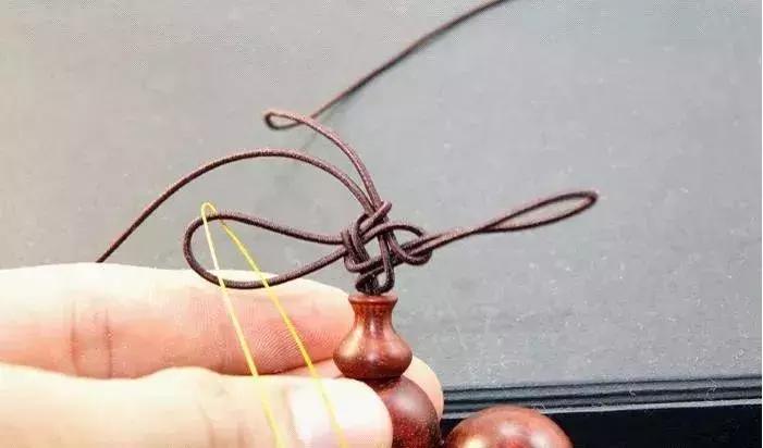 手串穿珠子打结教程慢动作简单,单绳穿珠子打结方法图解