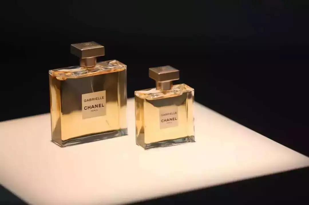 回国人员入境携带外币最新规定,国外带东西回国海关免税额是多少