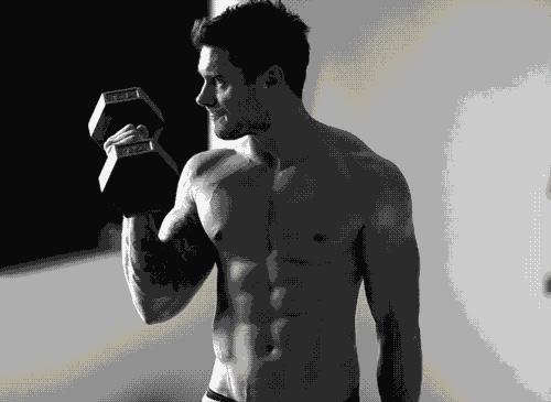 肌肉仍然酸痛能做力量训练吗,肌肉还是有点酸痛可以练吗