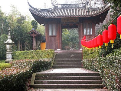 杭州一座低调的千年古刹,距灵隐寺约500米,知道的游客不多