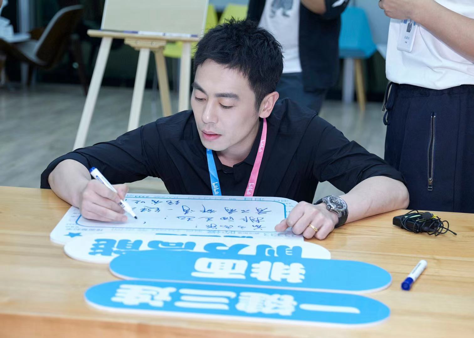 朱亚文易烊千玺演的抗疫电影,朱亚文演抗疫片