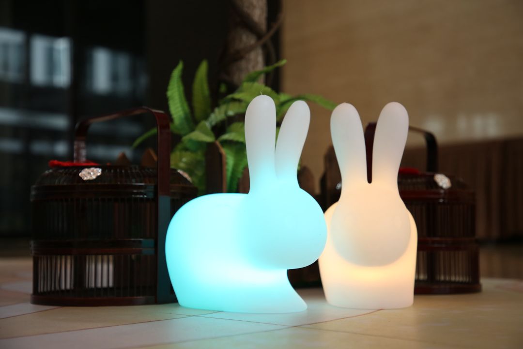 中秋广寒宫兔子和嫦娥的故事,中秋节玉兔下凡