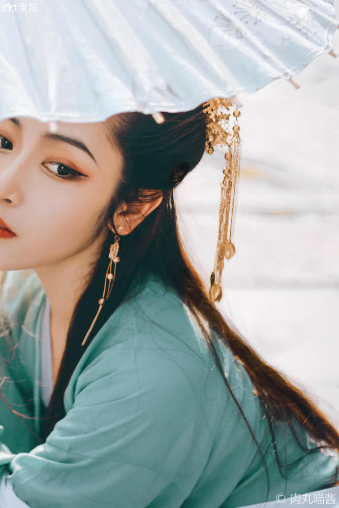 故宫拍宫廷写真照,故宫里拍照的女人