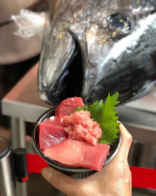 大阪黑门市场好吃的,大阪黑门市场美食小视频