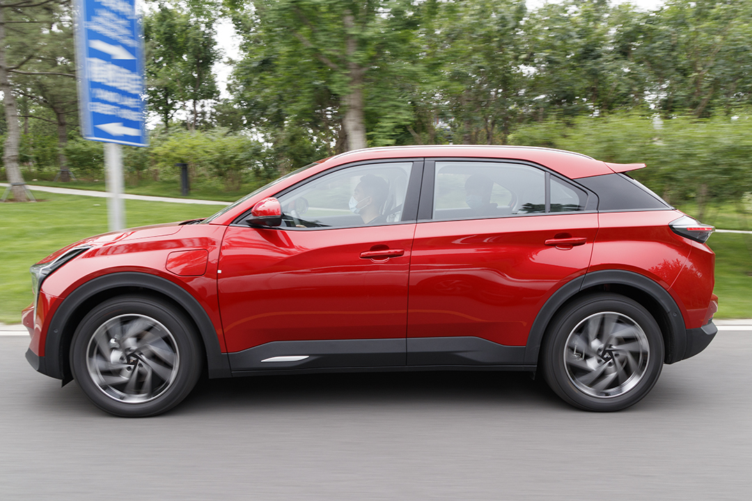 哪吒u新能源汽车推荐2021驾驭版,透明a柱的车