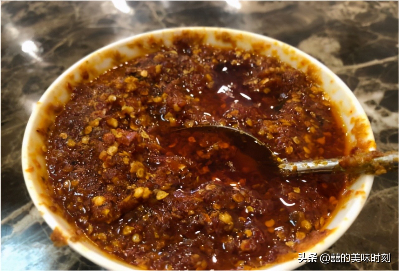 镇江这家店太豪横,只收现金,肉圆面13元一碗靠抢,3小时卖光