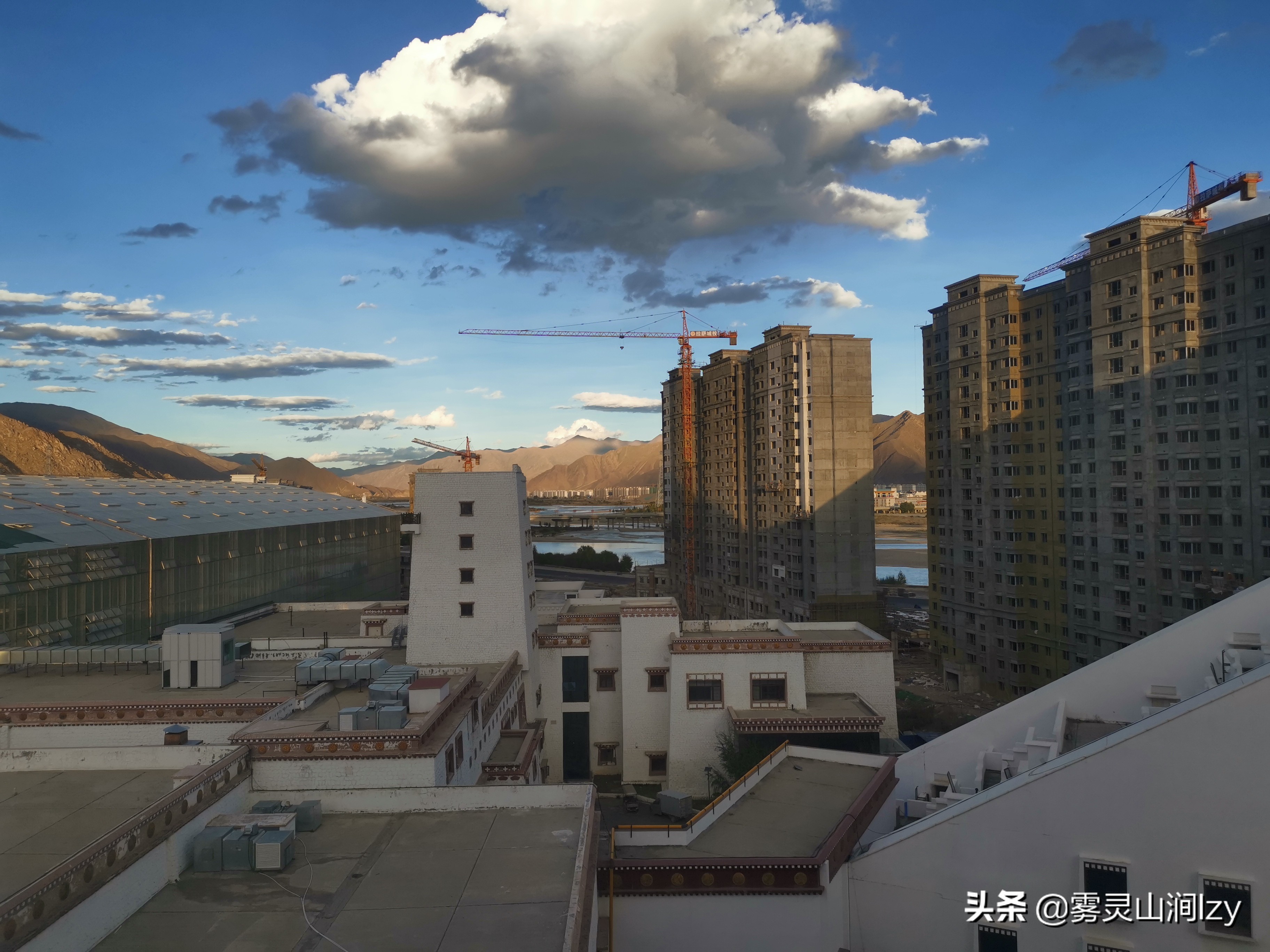 蓝天白云下的雪域高原布达拉宫,蓝天之下日光之城简介