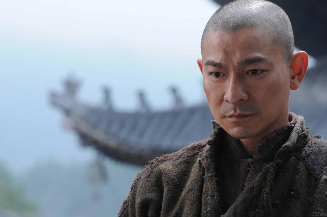 拍网贷广告劝农民工坐飞机,怂恿农民工升舱