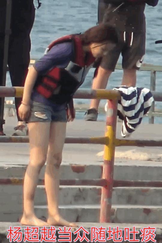 杨幂杨超越,杨超越脚臭吗