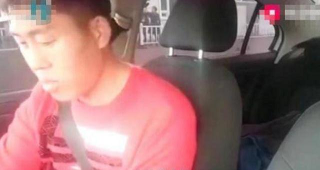 考驾照搞笑视频学员坐副驾驶,考驾照搞笑视频考生坐副驾驶