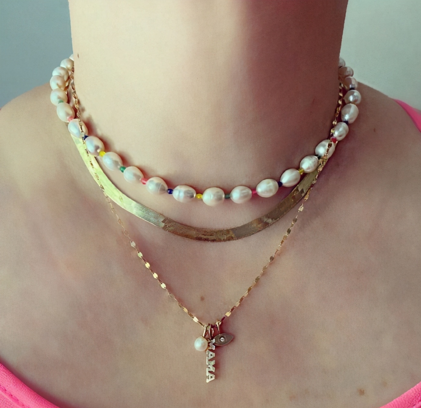 小蛮腰项链和珍珠项链叠戴好看吗,珍珠项链怎么搭配显得年轻洋气