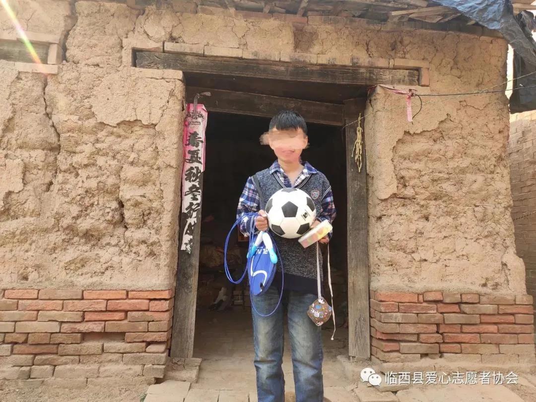 防控疫情爱心捐款新闻报道,致敬抗疫一线志愿者们