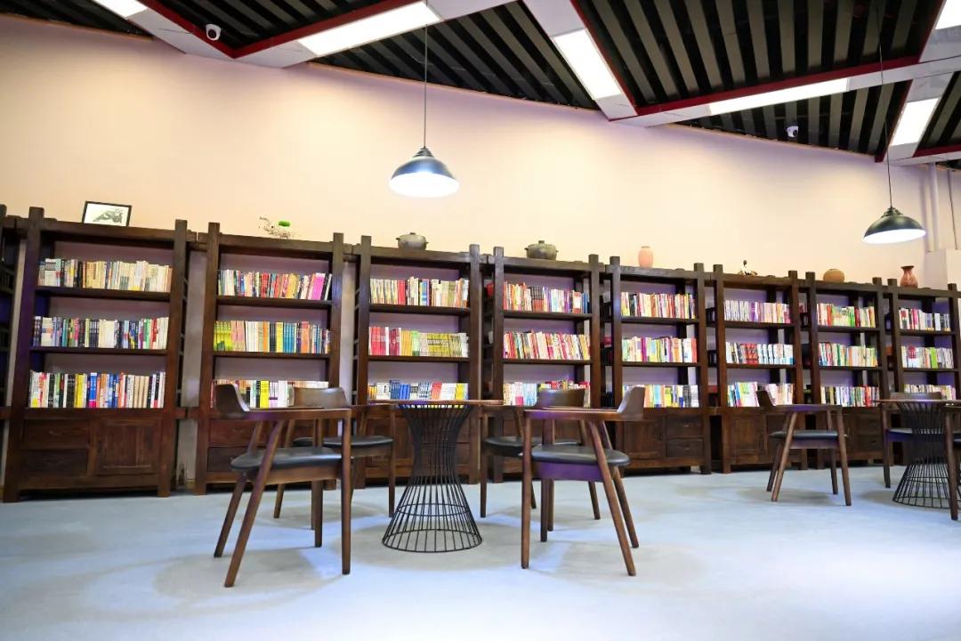 精酿啤酒吧+休闲中式简餐店+便利店，济南这处多功能休闲会客厅太出圈了