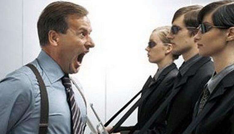 女员工请假1天被老板扣800元,克扣员工加班费女老板发飙