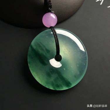 翡翠冰种满绿平安扣价值,值得买的翡翠吊坠