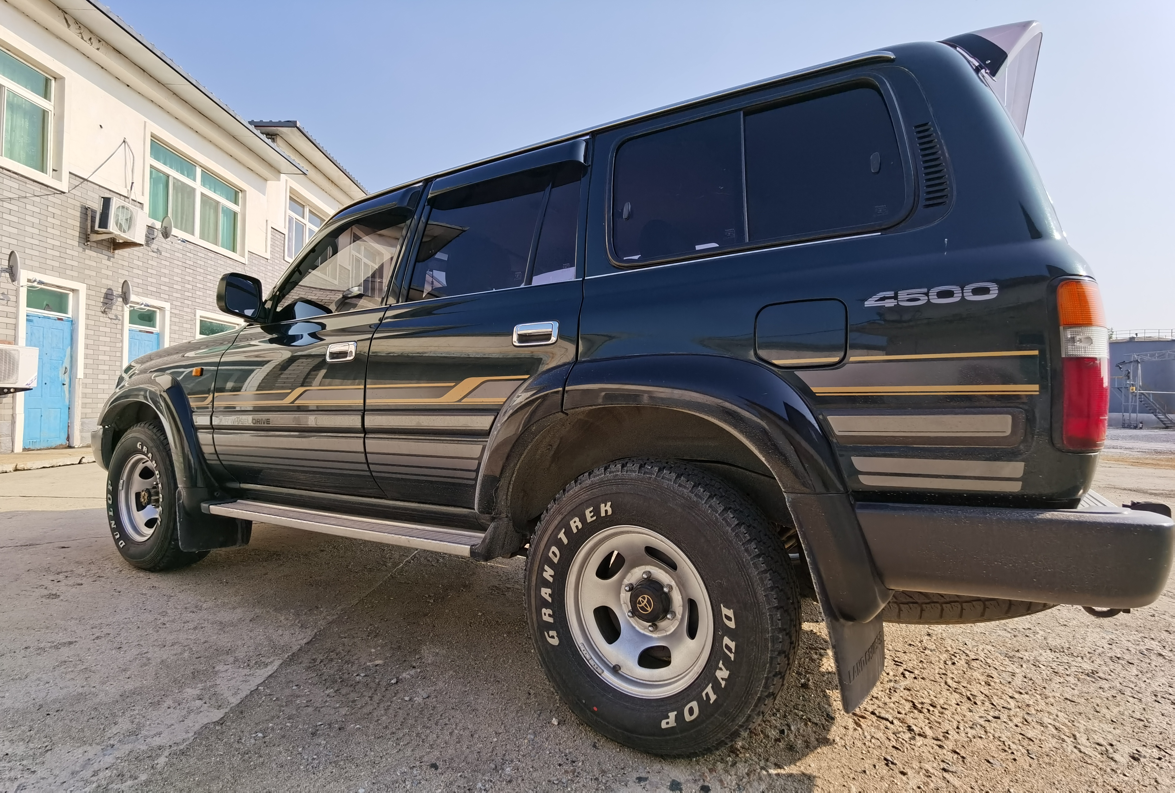 兰德酷路泽lc80越野视频,lc80陆地巡洋舰沙漠王子