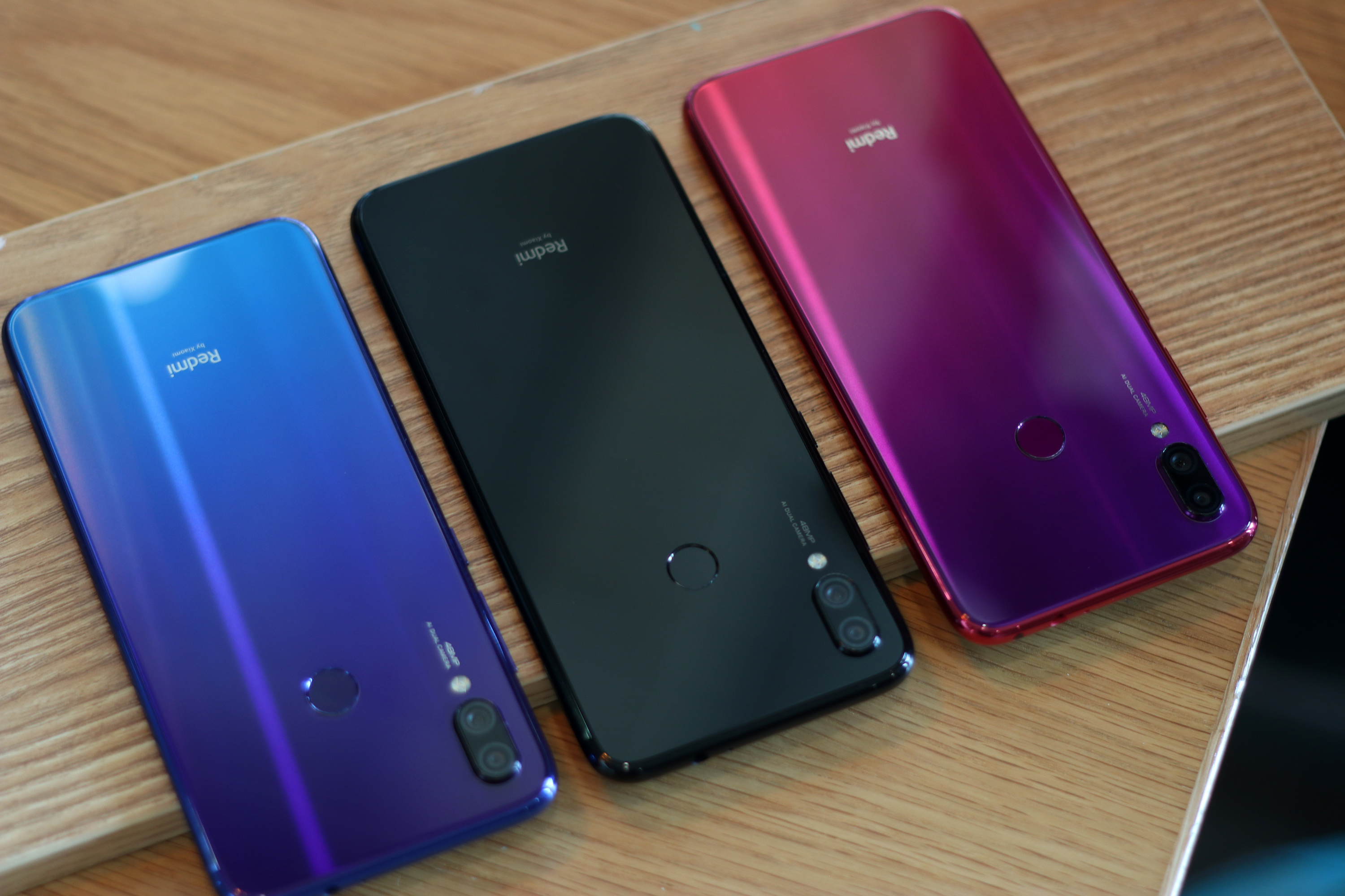 库克郁闷了！法国小米之家遭国外米粉疯狂抢购，雷军：这次稳了！